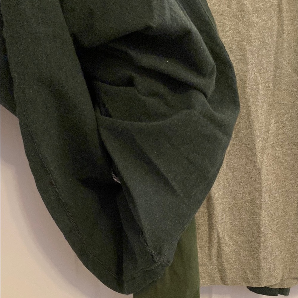 Banana Republic Green and Gray Long Sleeve Tees Super Soft sz L Set of 2 - Picture 7 of 11